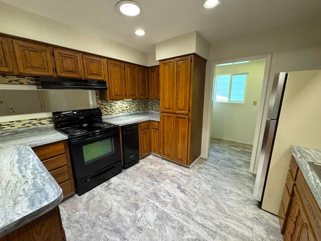 2754 N Pierce Avenue, Springfield, MO 65803