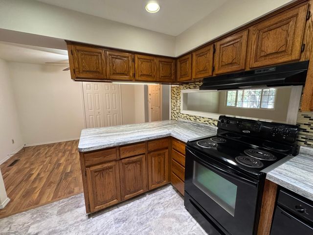 2754 N Pierce Avenue, Springfield, MO 65803