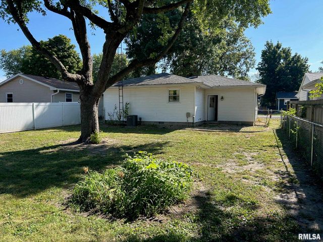 713 N PINE Street, Taylorville, IL 62568