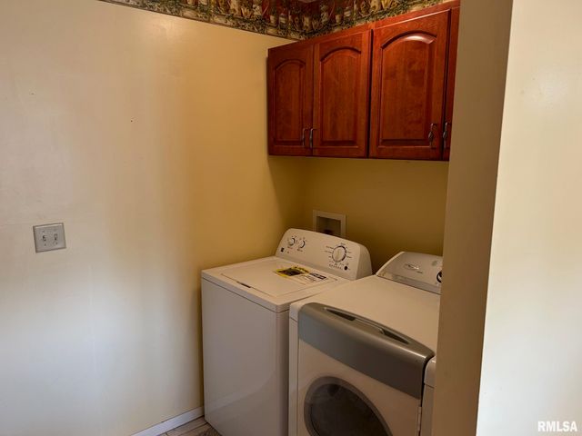 713 N PINE Street, Taylorville, IL 62568