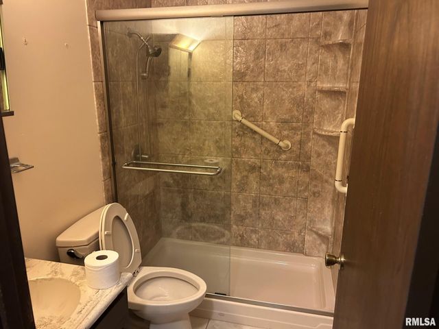 713 N PINE Street, Taylorville, IL 62568