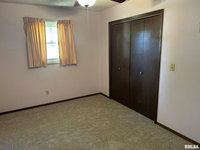 713 N PINE Street, Taylorville, IL 62568