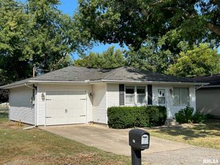 713 N PINE Street, Taylorville, IL 62568