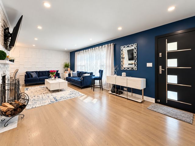 6621 N Kolmar Avenue, Lincolnwood, IL 60712