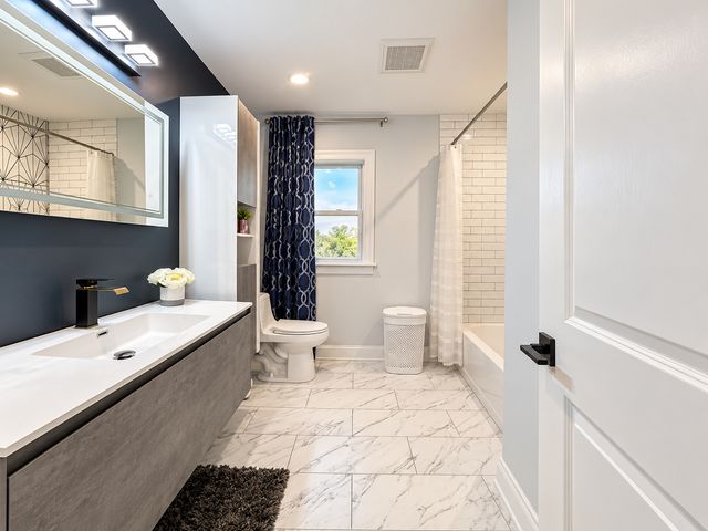 6621 N Kolmar Avenue, Lincolnwood, IL 60712