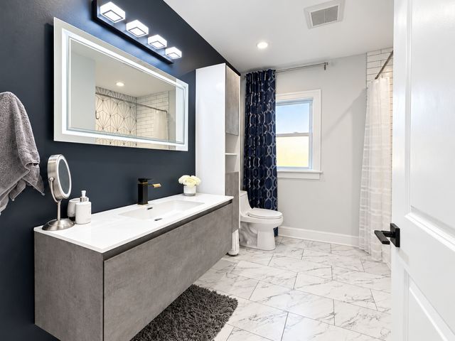 6621 N Kolmar Avenue, Lincolnwood, IL 60712
