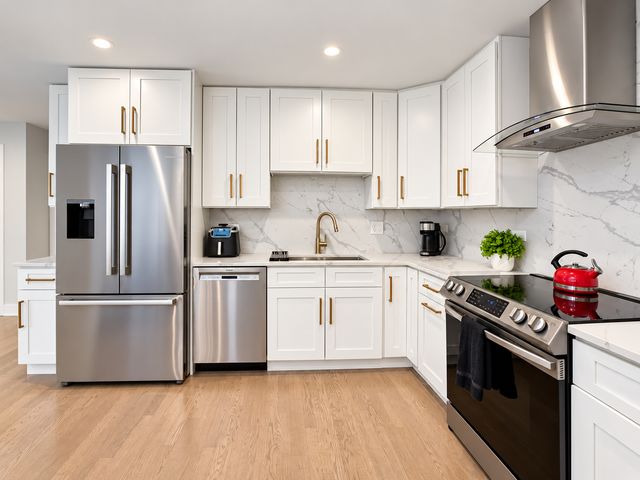 6621 N Kolmar Avenue, Lincolnwood, IL 60712
