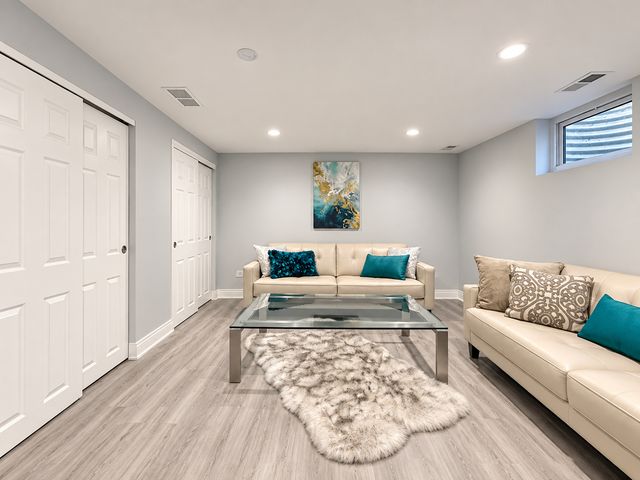 6621 N Kolmar Avenue, Lincolnwood, IL 60712