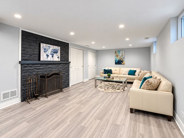 6621 N Kolmar Avenue, Lincolnwood, IL 60712