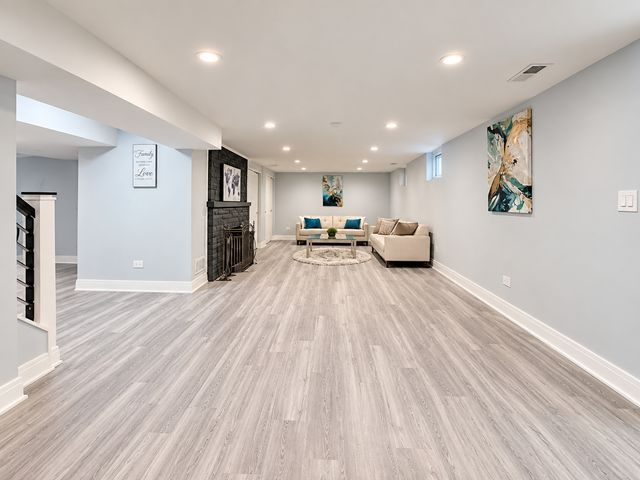 6621 N Kolmar Avenue, Lincolnwood, IL 60712