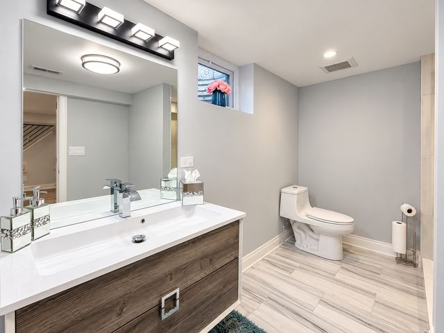 6621 N Kolmar Avenue, Lincolnwood, IL 60712