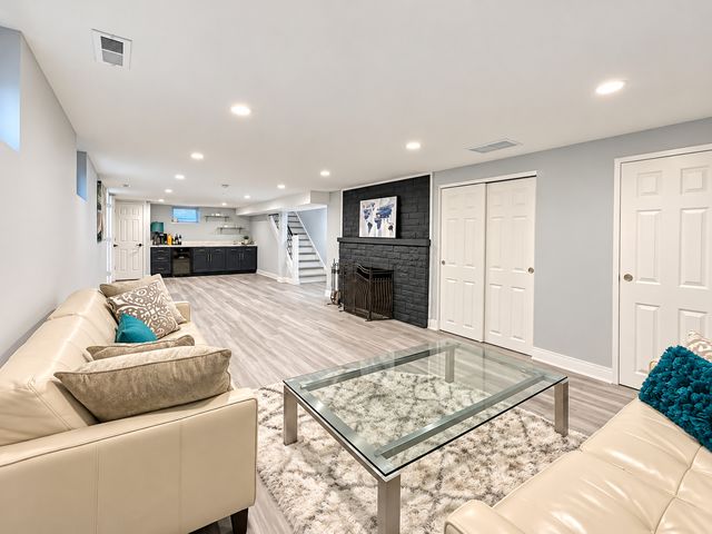 6621 N Kolmar Avenue, Lincolnwood, IL 60712