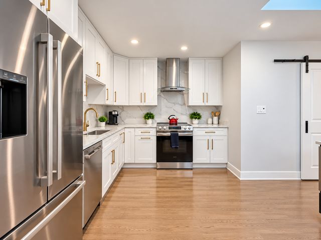 6621 N Kolmar Avenue, Lincolnwood, IL 60712