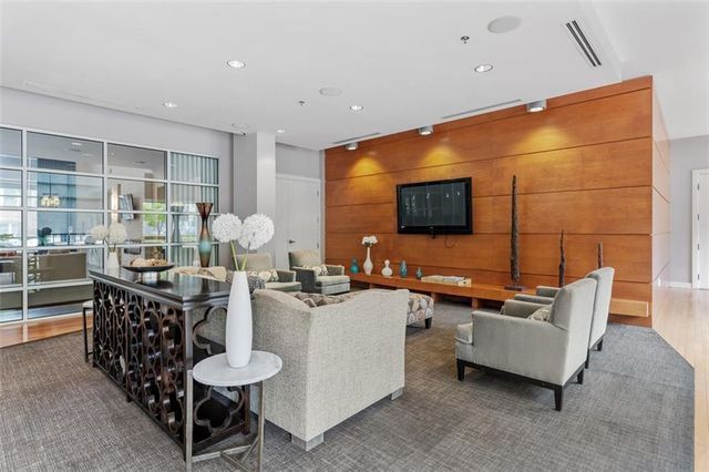 711 Cosmopolitan Drive NE 213, Atlanta, GA 30324