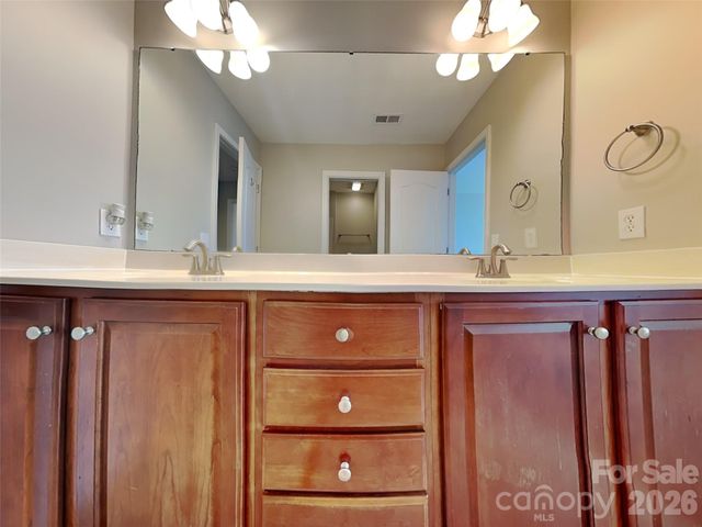 11206 Scottsman Trace Drive, Charlotte, NC 28273