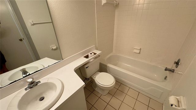 950 WATERSIDE LANE, Bradenton, FL 34209