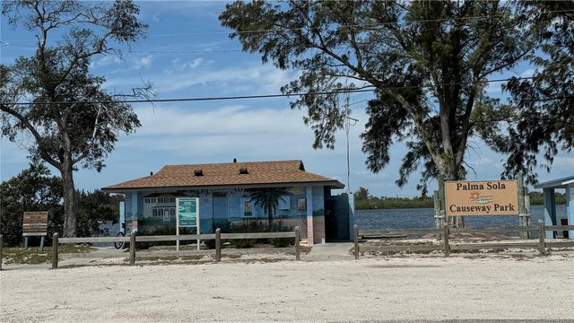 950 WATERSIDE LANE, Bradenton, FL 34209
