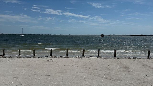 950 WATERSIDE LANE, Bradenton, FL 34209