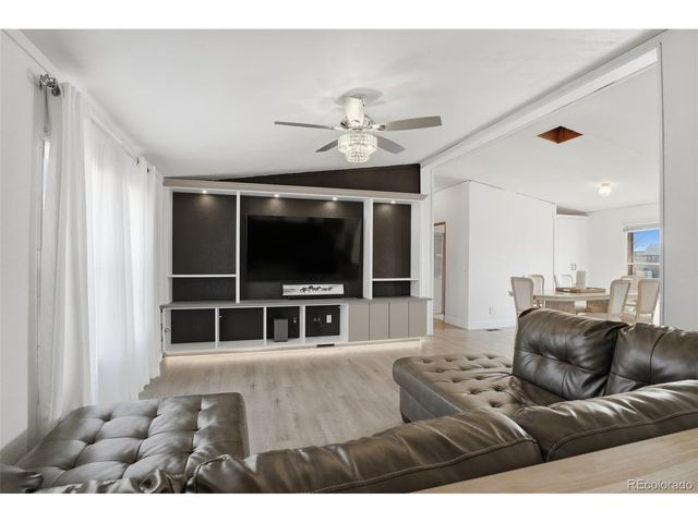 424 Zante Way, Lochbuie, CO 80603