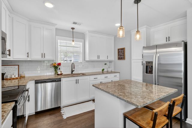 1413 Fredrick Dr, Clarksville, TN 37042