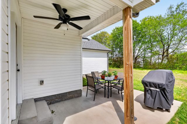 1413 Fredrick Dr, Clarksville, TN 37042