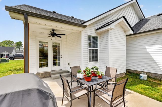 1413 Fredrick Dr, Clarksville, TN 37042