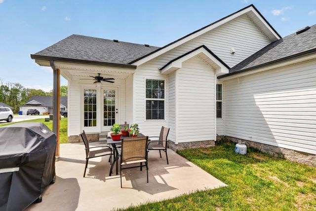 1413 Fredrick Dr, Clarksville, TN 37042