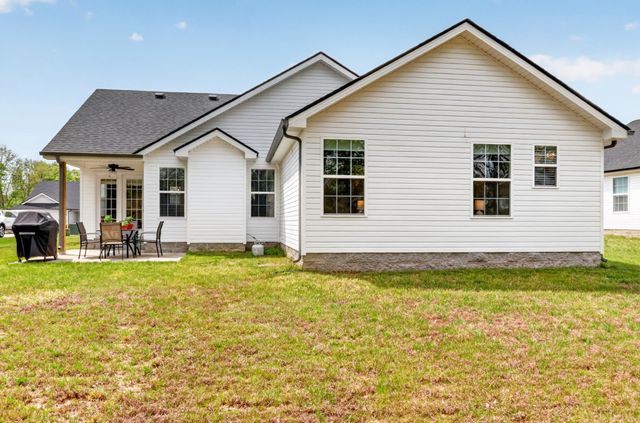 1413 Fredrick Dr, Clarksville, TN 37042