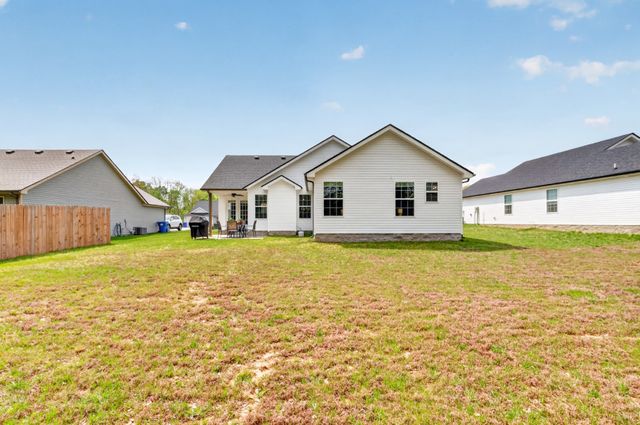 1413 Fredrick Dr, Clarksville, TN 37042