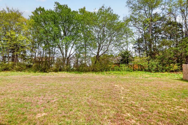 1413 Fredrick Dr, Clarksville, TN 37042
