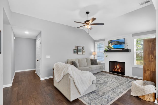 1413 Fredrick Dr, Clarksville, TN 37042