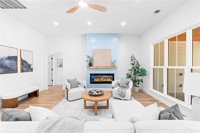 1433 Stillwater Drive, Seneca, SC 29672