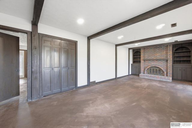 14048 Pierce Street, Omaha, NE 68144