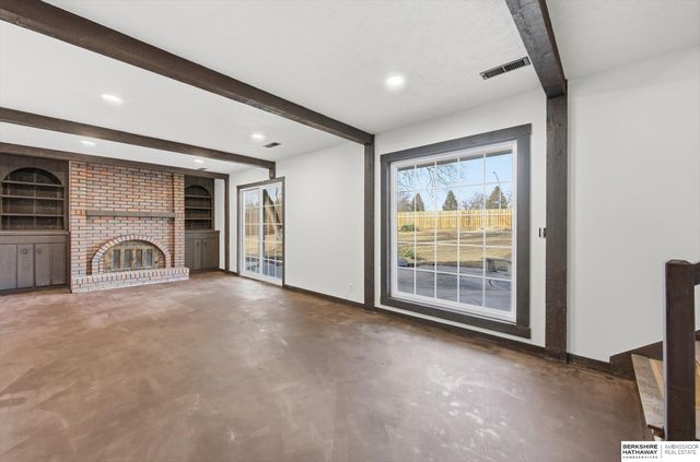 14048 Pierce Street, Omaha, NE 68144