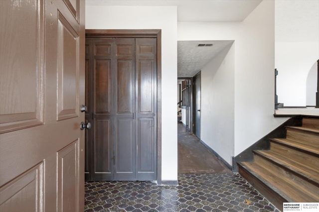 14048 Pierce Street, Omaha, NE 68144