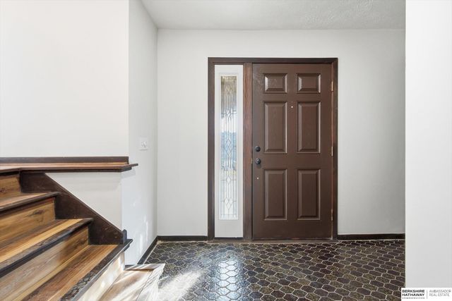 14048 Pierce Street, Omaha, NE 68144