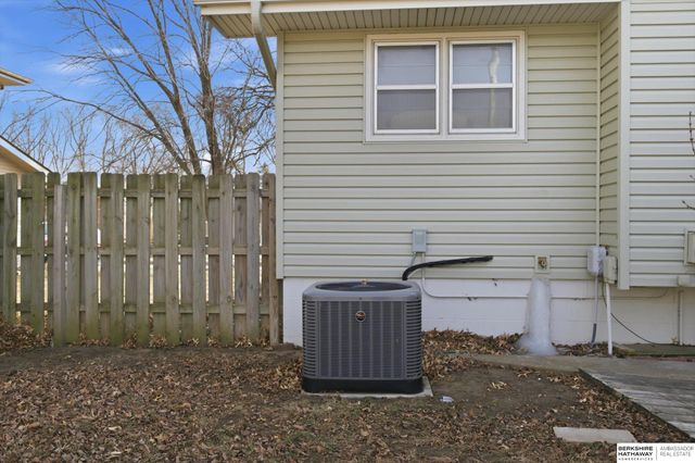 14048 Pierce Street, Omaha, NE 68144