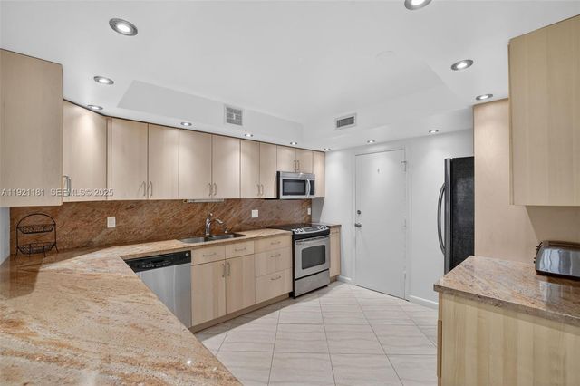 200 Diplomat Pkwy 531, Hallandale Beach, FL 33009