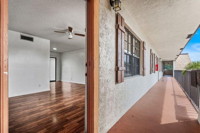 4151 Oak Terrace Drive 4151, Greenacres, FL 33463