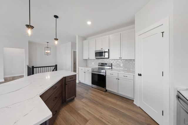 1832 Ridgepointe Court, Hastings, MN 55033