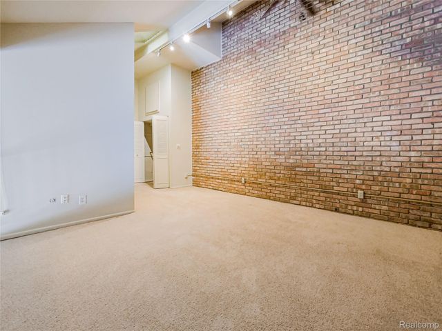 2230 W 14 Mile Road 31, Royal Oak, MI 48073