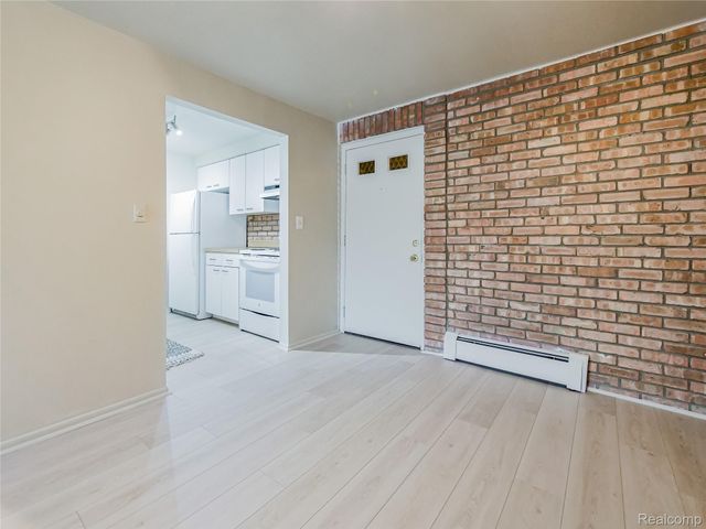 2230 W 14 Mile Road 31, Royal Oak, MI 48073