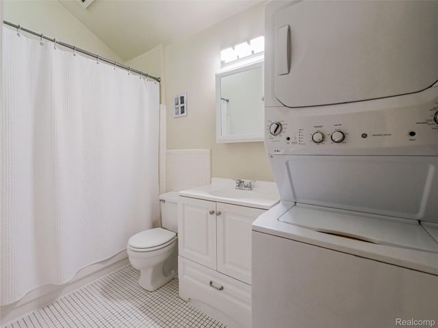 2230 W 14 Mile Road 31, Royal Oak, MI 48073