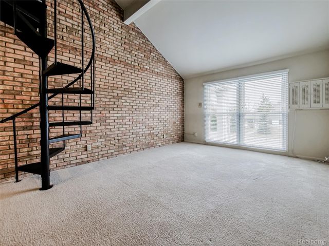 2230 W 14 Mile Road 31, Royal Oak, MI 48073