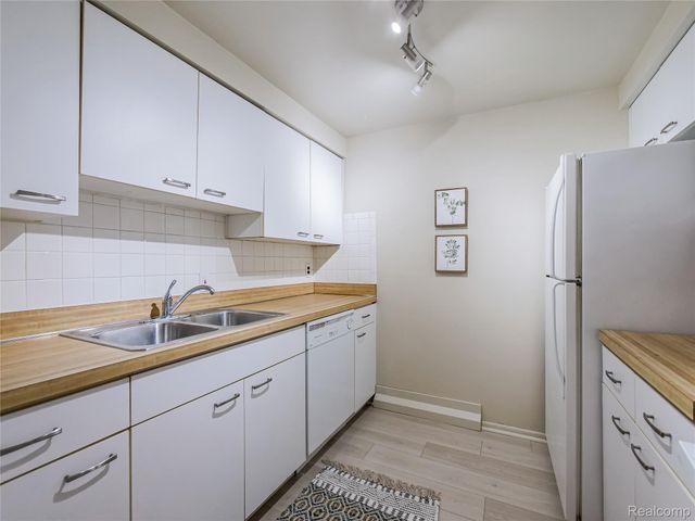 2230 W 14 Mile Road 31, Royal Oak, MI 48073