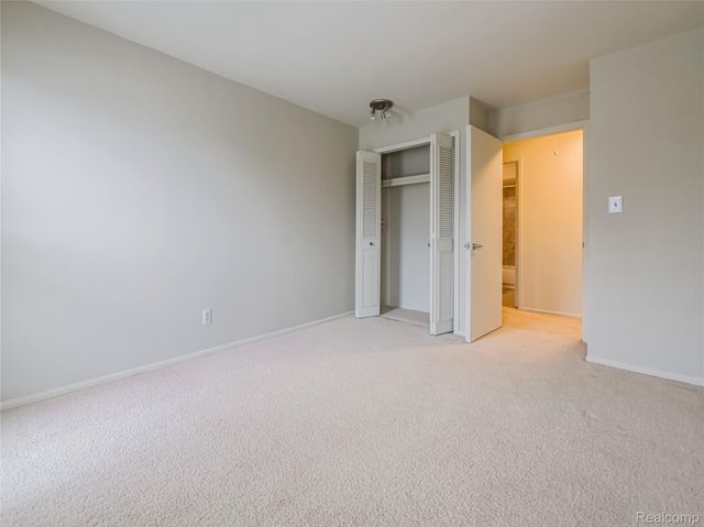 2230 W 14 Mile Road 31, Royal Oak, MI 48073