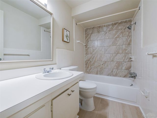 2230 W 14 Mile Road 31, Royal Oak, MI 48073