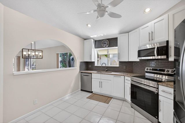 283 Canterbury Drive W, Palm Beach Gardens, FL 33418