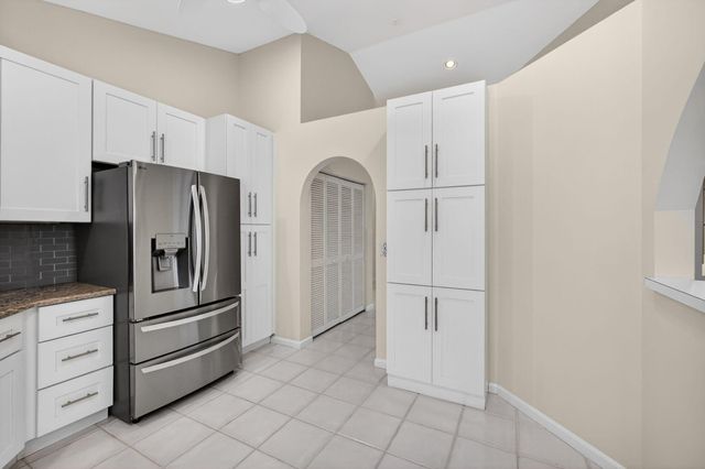 283 Canterbury Drive W, Palm Beach Gardens, FL 33418