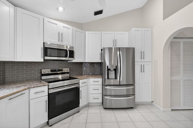 283 Canterbury Drive W, Palm Beach Gardens, FL 33418